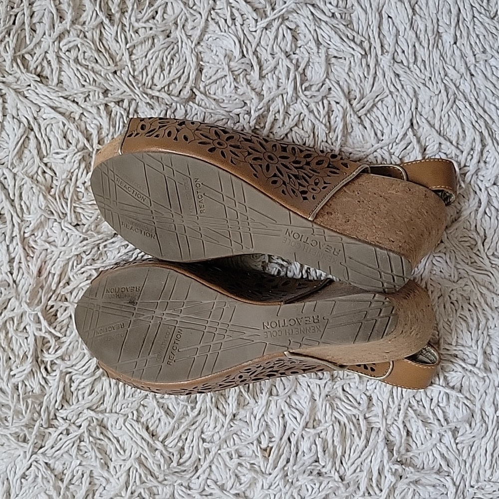Kenneth Cole Wedge - Picture 5 of 5